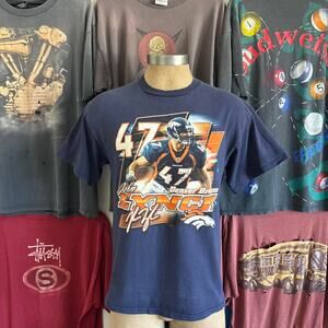 Vintage 2000s Denver Broncos T-shirt
